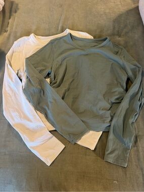 Authentic lululemon. Rubbed long sleeve with side scrunch size 4.